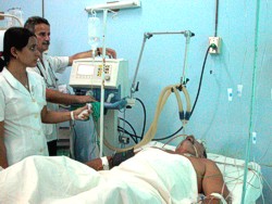 Ministro de Salud felicita a Cienfuegos